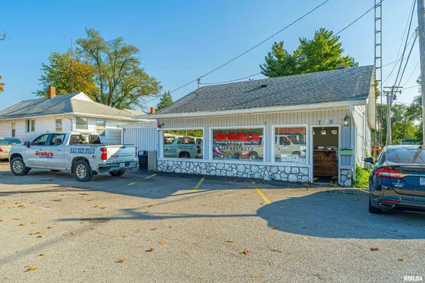 923 & 925 N Adams Street, Lincoln, IL 62656