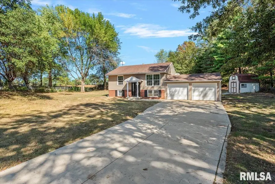 18658 Blackhawk Drive, Girard, IL 62640 - Image #3