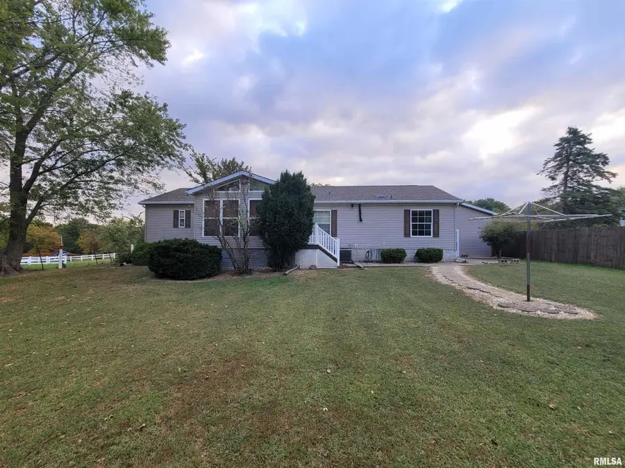 427 N Hun Street, Colchester, IL 62326 - Image #2