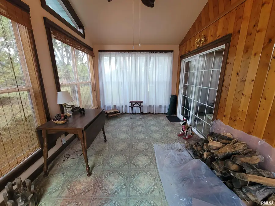 427 N Hun Street, Colchester, IL 62326 - Image #3