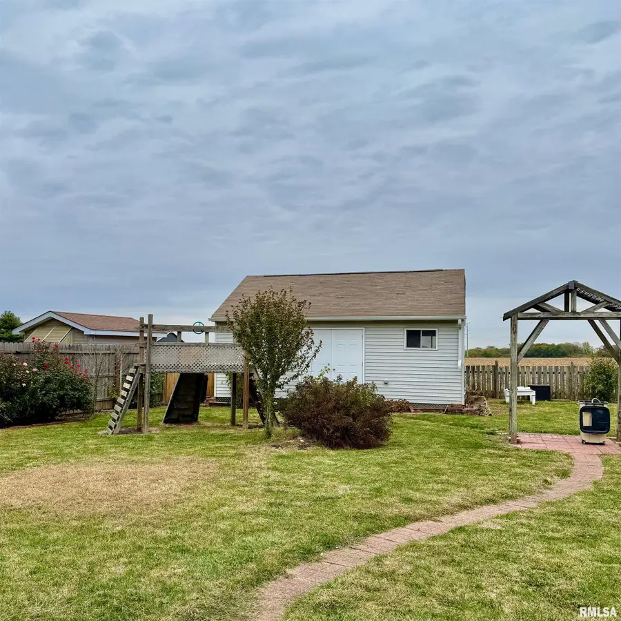 136 Post Road, Virden, IL 62690 - Image #2