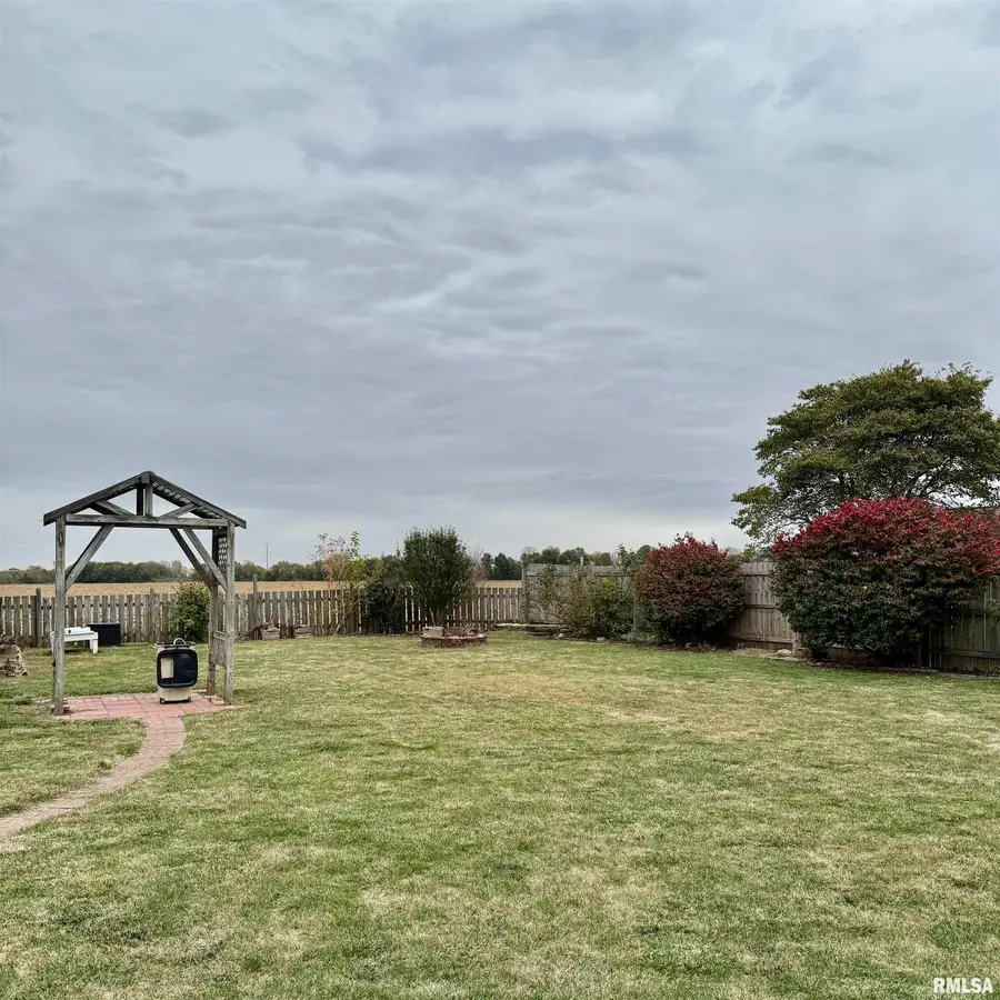 136 Post Road, Virden, IL 62690 - Image #3