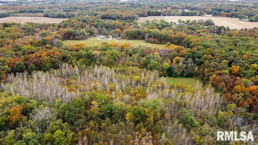 484 Hummingbird Drive, Louisville, IL 62858 - Image #2