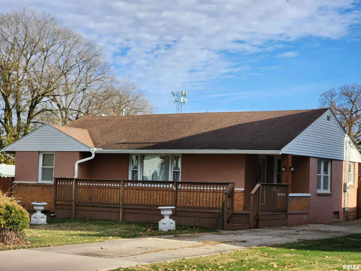 1208 N Kankakee Street, Lincoln, IL 62656 - Image #1