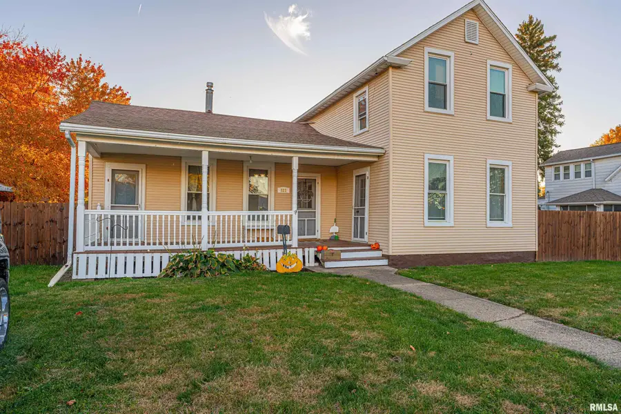 521 Decatur Street, Lincoln, IL 62656 - Image #2