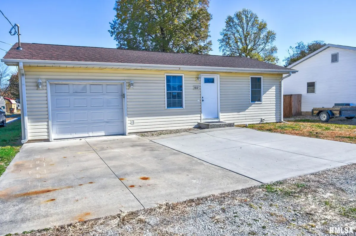 812 S Elevator Street, Taylorville, IL 62568 - Image #1