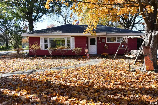 123 S 6th Street, Girard, IL 62640