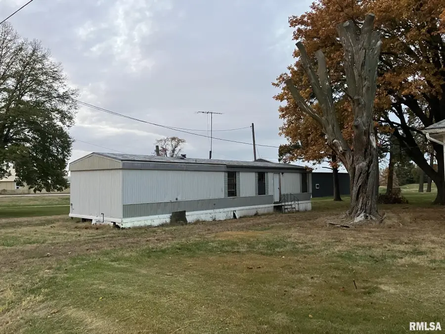 255 and 265 W Maple Street, Roseville, IL 61473 - Image #2