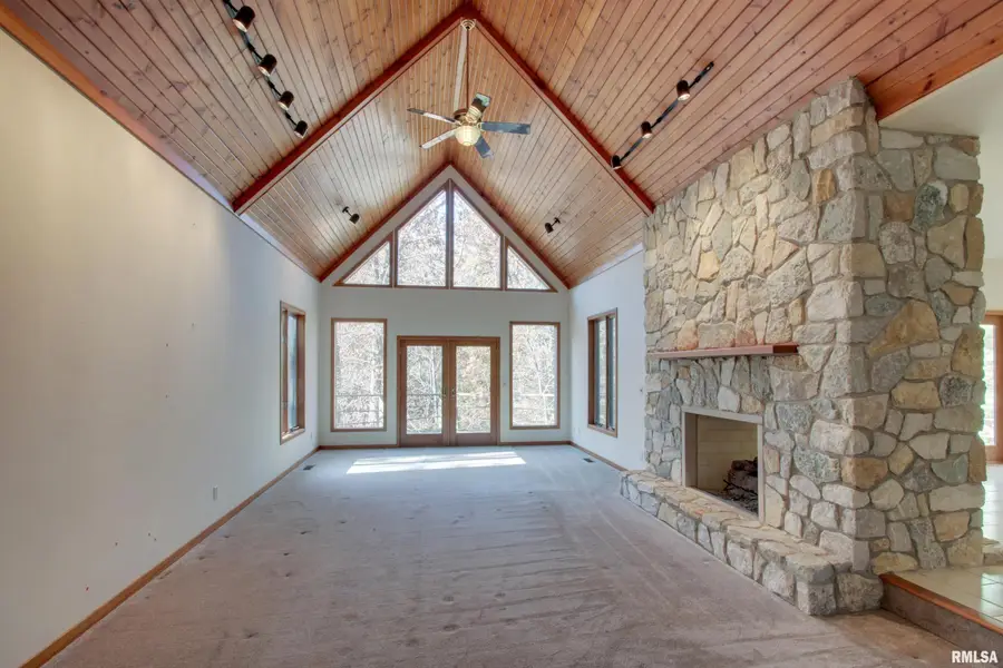 2103 Cedarwood Street, Quincy, IL 62305 - Image #2