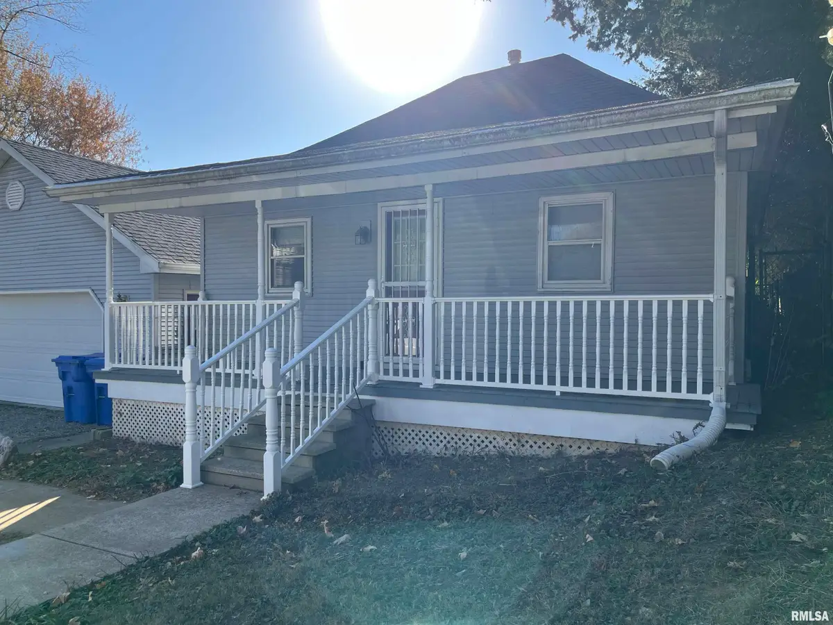 606 W Madison Street, Athens, IL 62613 - #1