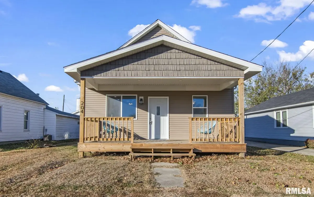 204 E Madison Street, Girard, IL 62640 - Image #1