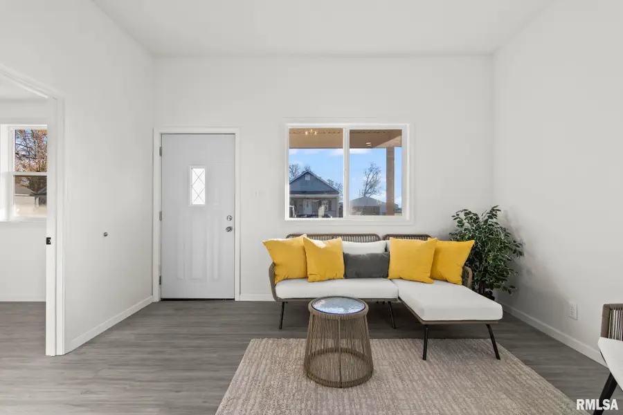 204 E Madison Street, Girard, IL 62640 - Image #3