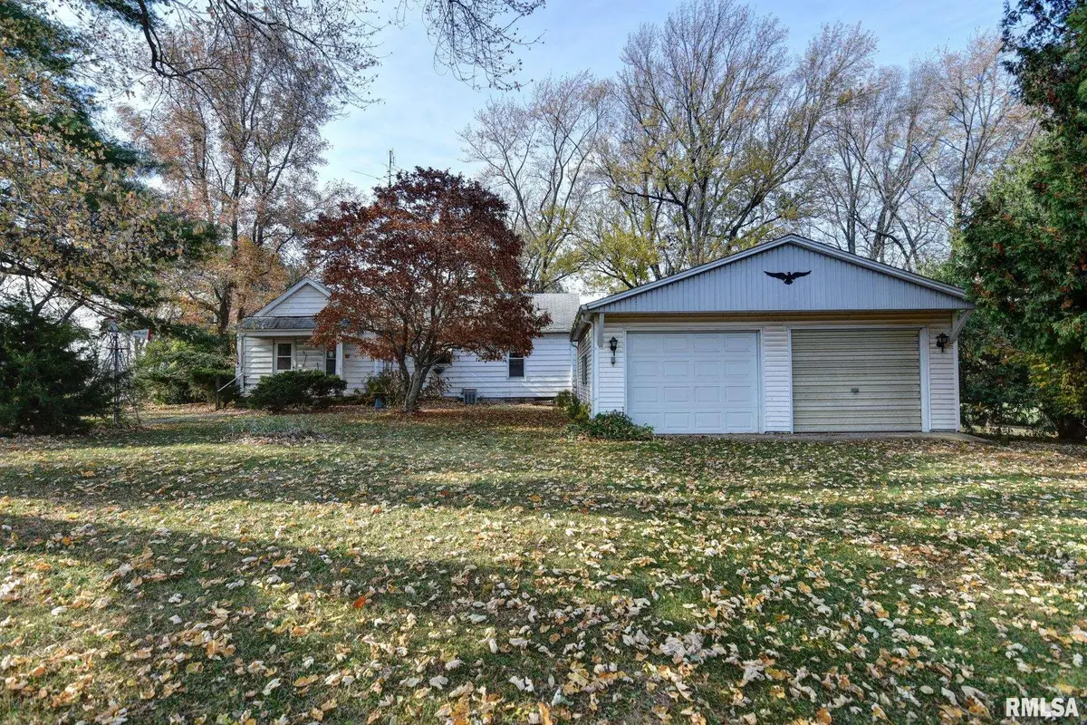 203 W Lincoln Avenue, Owaneco, IL 62555 - Image #1