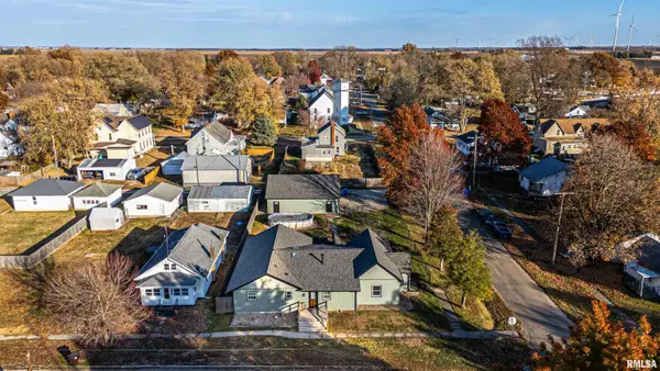 201 W Delavan Street, New Holland, IL 62671