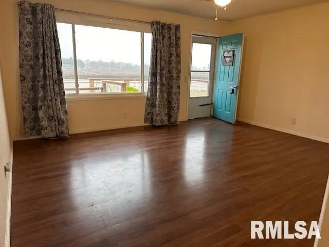 1136 N Diamond Street, Jacksonville, IL 62650 - Image #2