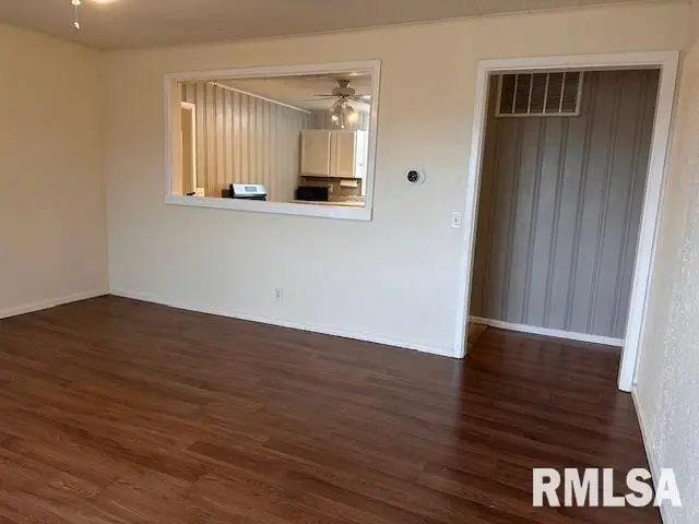 1136 N Diamond Street, Jacksonville, IL 62650 - Image #3