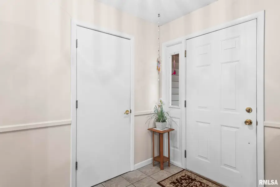 217 Walnut Valley Drive, Springfield, IL 62707 - Image #2