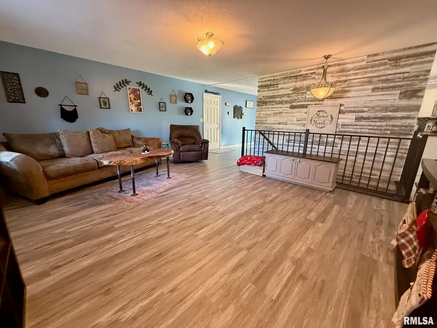 230 North Shore Drive, Petersburg, IL 62675 - Image #3