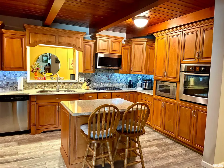 526 Edgewood Drive, Quincy, IL 62301 - Image #3