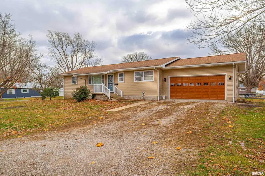 320 E Jasper Street, Mount Pulaski, IL 62548 - Image #2
