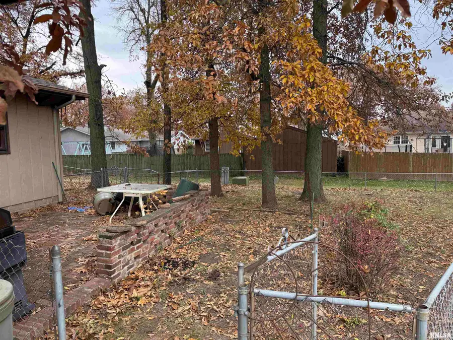 18 Jamestown Circle, Riverton, IL 62561 - Image #2