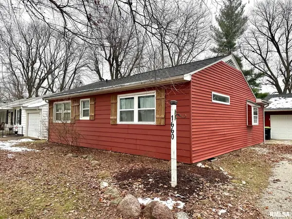 1660 Elmwood Street, Jacksonville, IL 62650