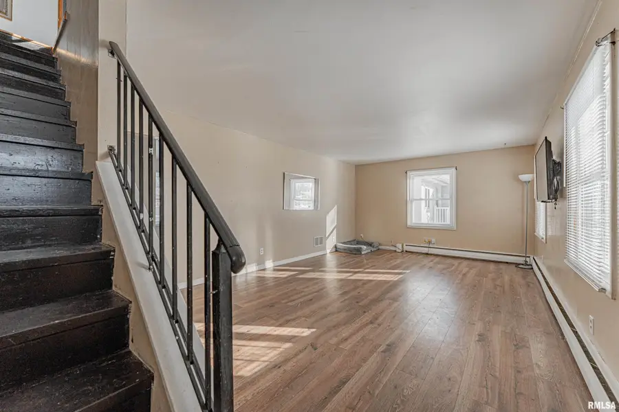 216 Rochelle Avenue, Lincoln, IL 62656 - Image #3