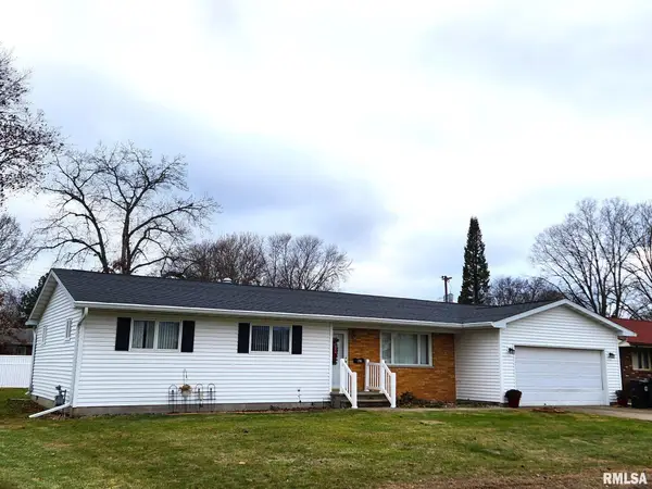 165 Half Moon Street, Lincoln, IL 62656