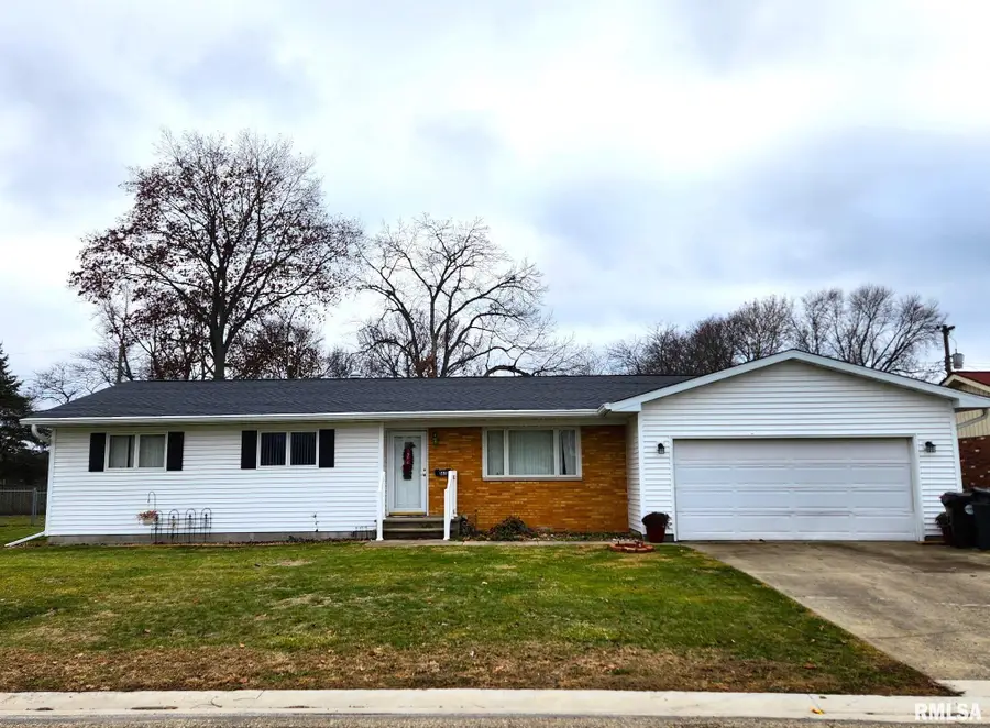 165 Half Moon Street, Lincoln, IL 62656 - Image #2
