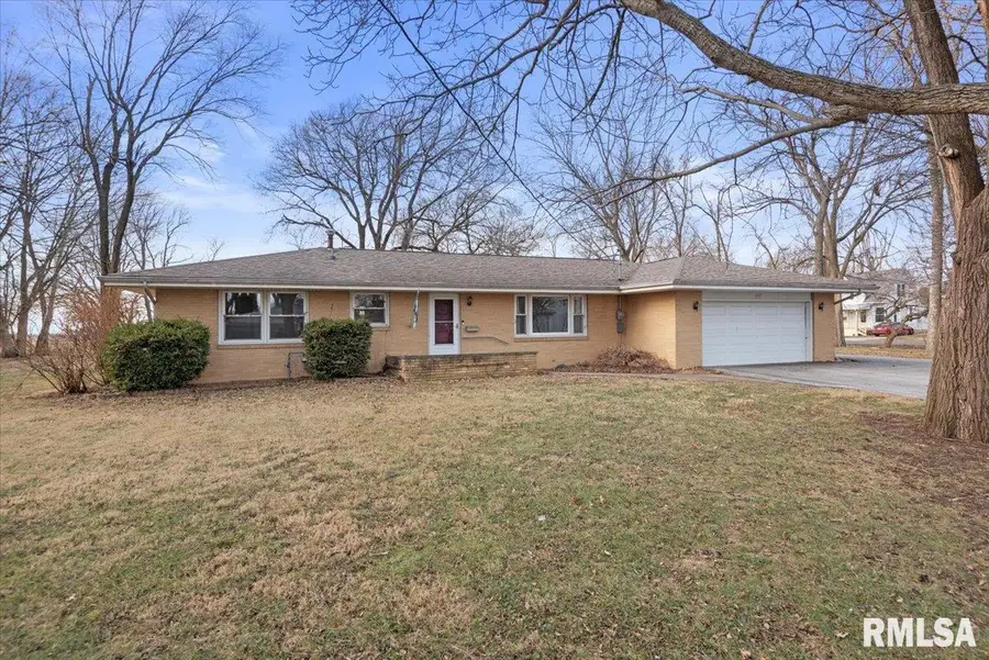 207 N West Street, Stonington, IL 62567 - Image #2