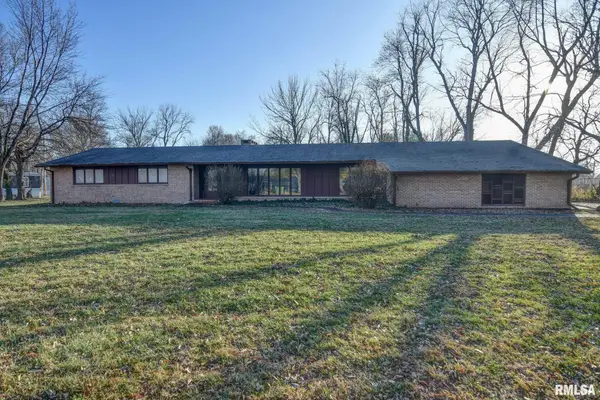 1604 Fairview Street, Taylorville, IL 62568