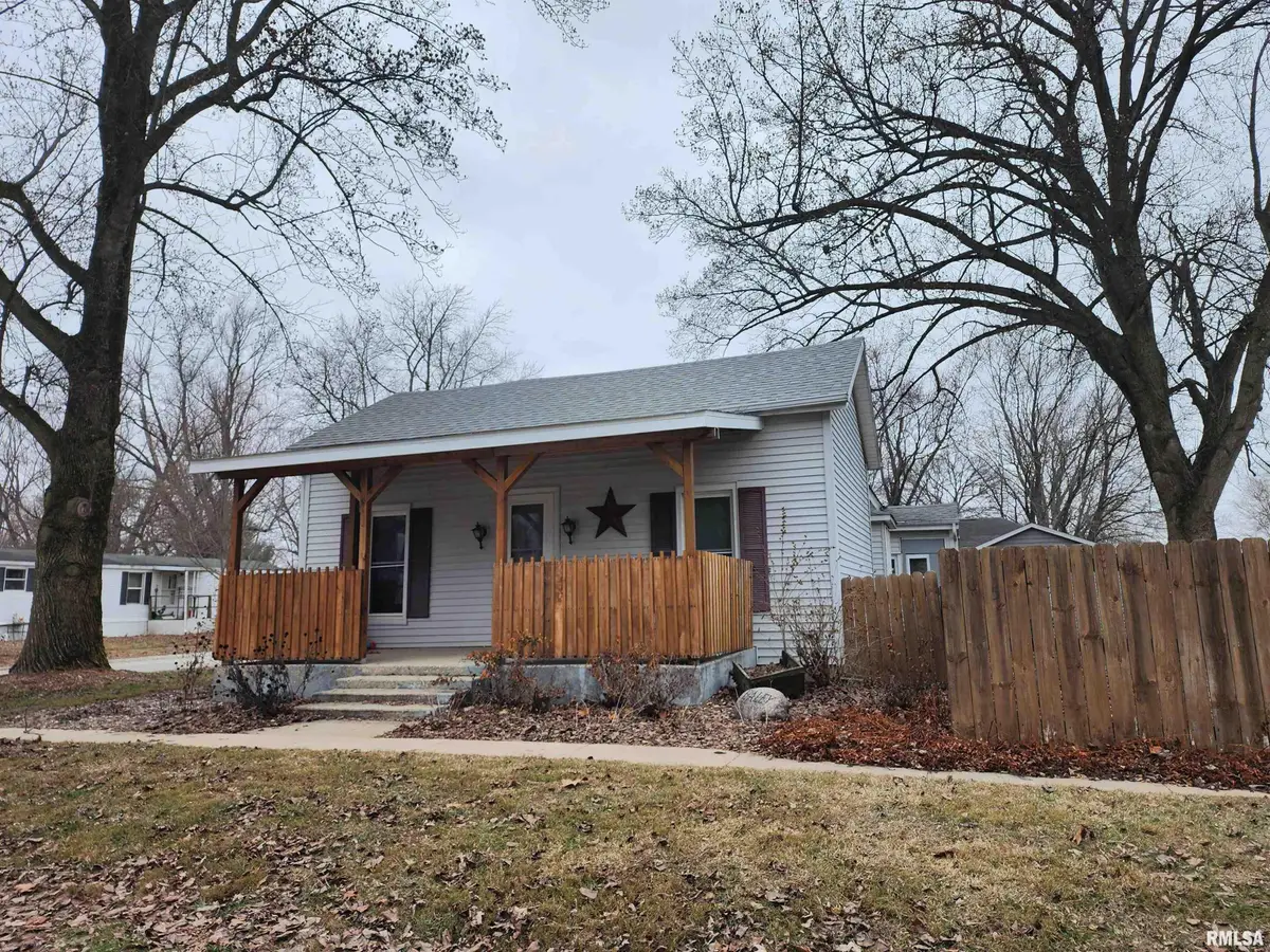 305 W Simpson Street, Mechanicsburg, IL 62545 - Image #1