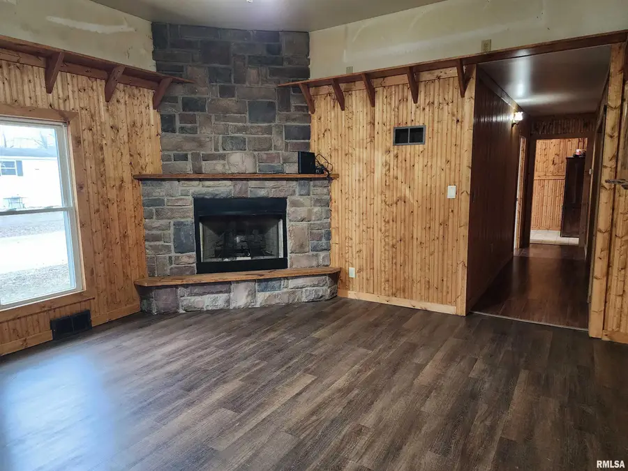 305 W Simpson Street, Mechanicsburg, IL 62545 - Image #3