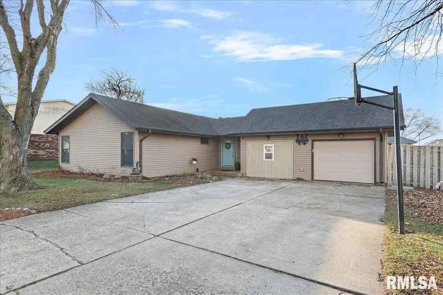 1219 7th Street, Pawnee, IL 62558 - Image #2