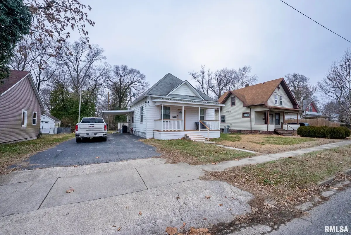 215 S Pruyn Street, Salem, IL 62881 - Image #1