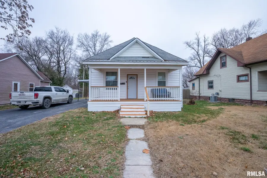 215 S Pruyn Street, Salem, IL 62881 - Image #3