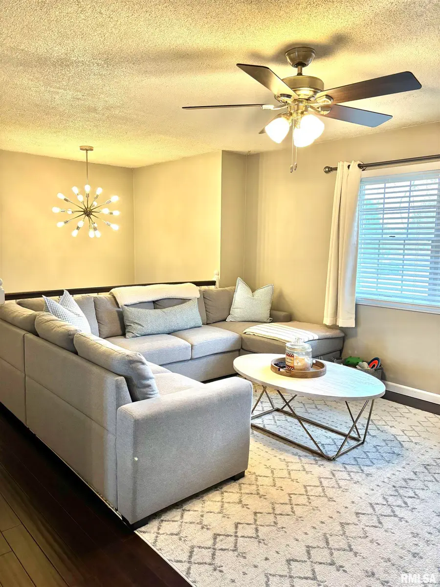 204 Massey Lane, Jacksonville, IL 62650 - Image #2