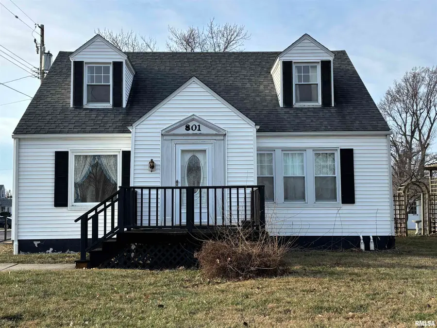 801 Haner Avenue, Taylorville, IL 62568 - Image #2