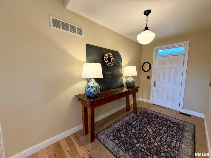 19051 Athens Blacktop Road, Petersburg, IL 62675 - Image #3