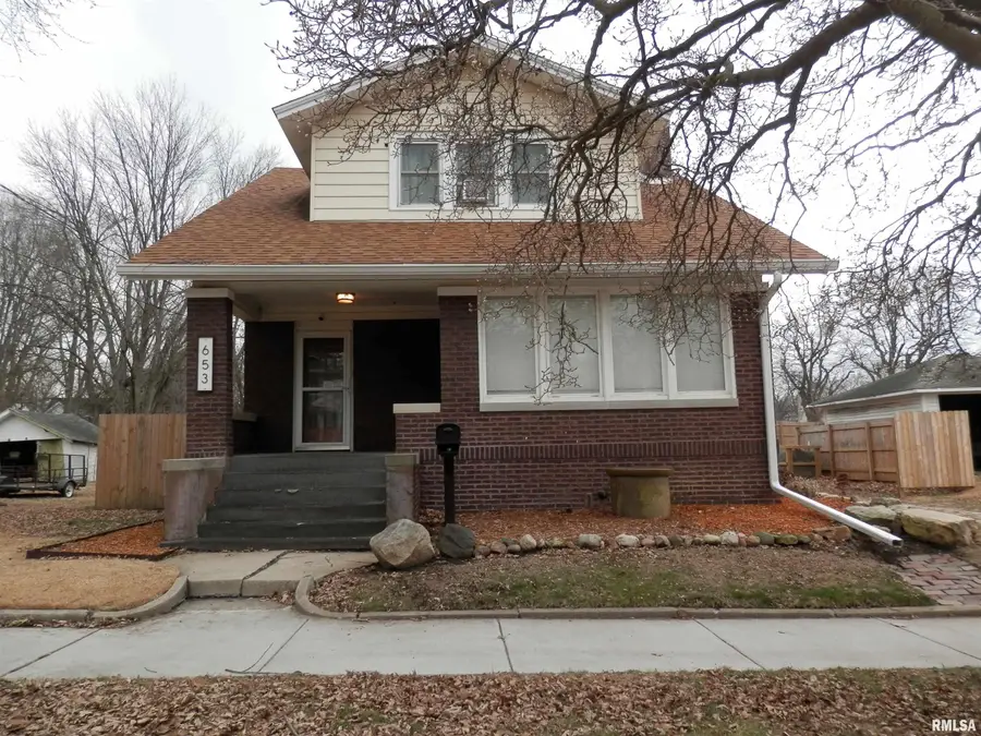 653 N Cedar Street, Galesburg, IL 61401 - Image #2