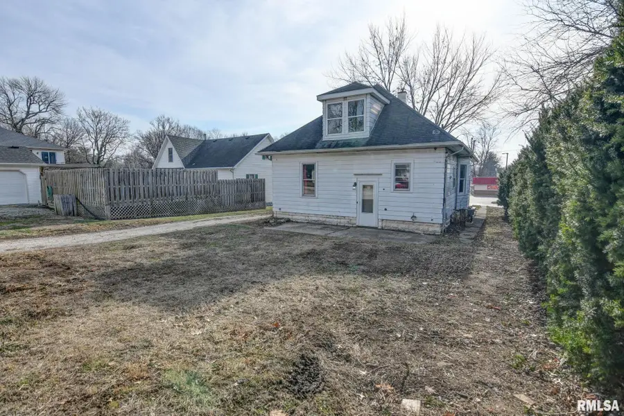 907 E Park Street, Taylorville, IL 62568 - Image #3