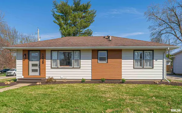 1038 N State Street, Lincoln, IL 62656