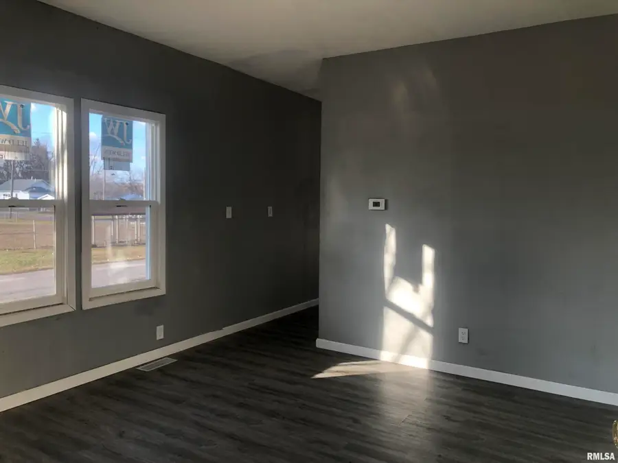 1301 E Morton Avenue, Springfield, IL 62702 - Image #2