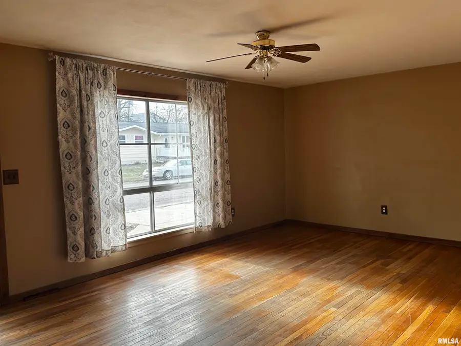 606 Hall Drive, Jacksonville, IL 62650 - Image #3