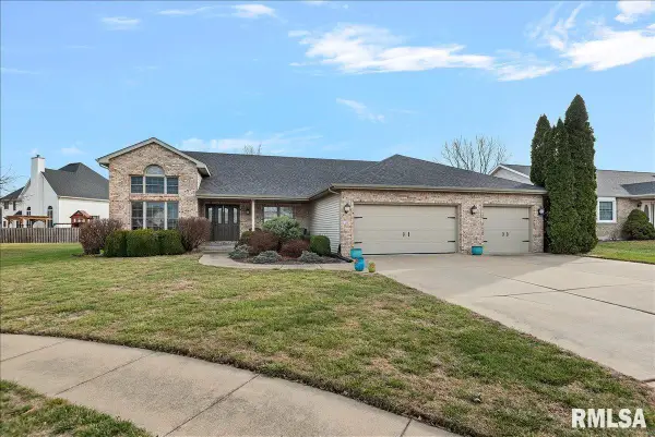 212 Gloucester Court, Chatham, IL 62629