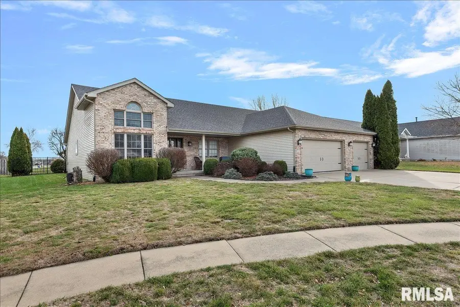 212 Gloucester Court, Chatham, IL 62629 - Image #2