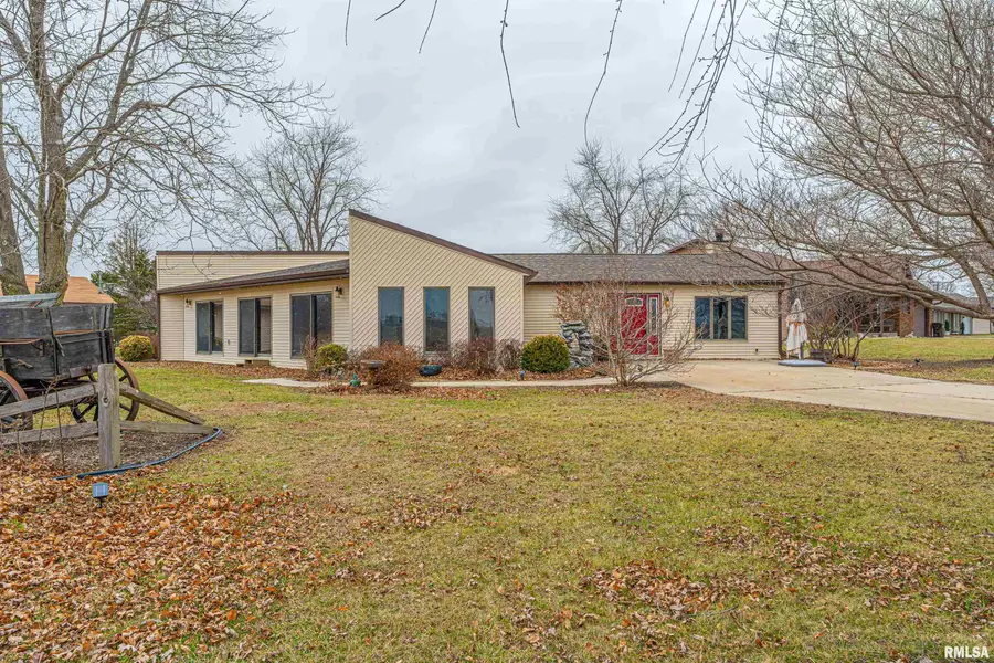 12 Pheasant Run, Lincoln, IL 62656 - Image #2