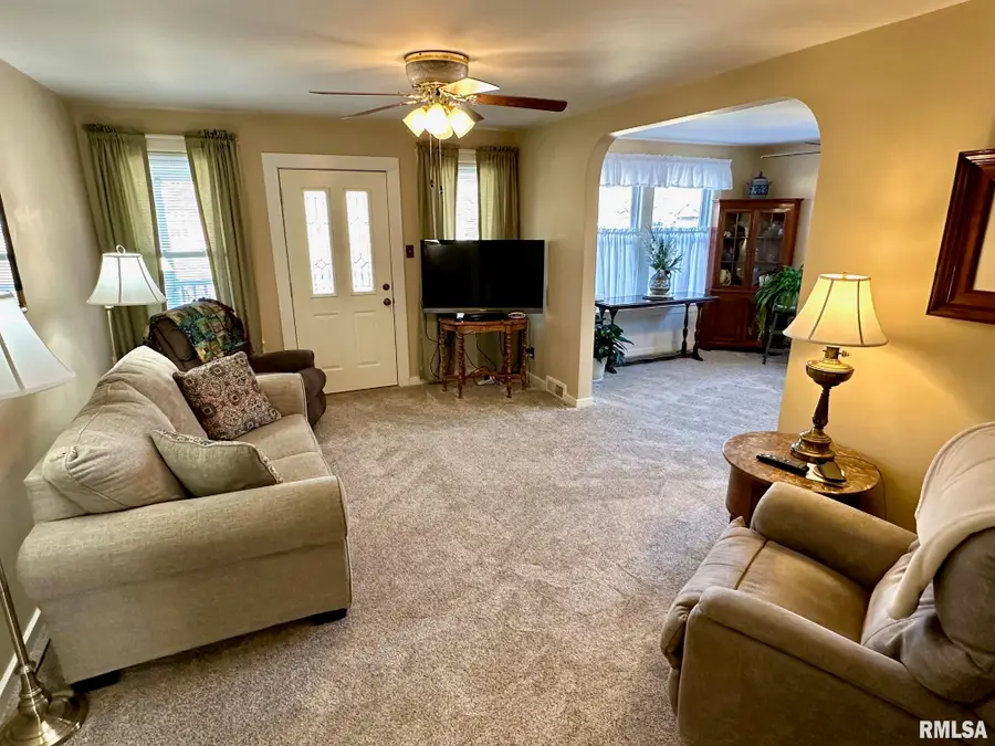 405 W Michigan Avenue, Jacksonville, IL 62650 - Image #3