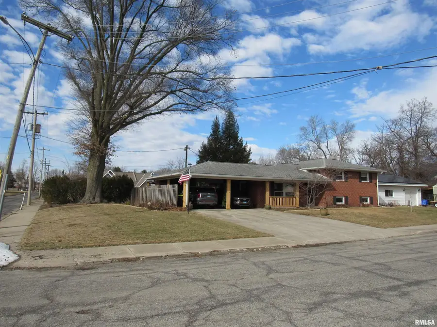 215 Brown Street, Jacksonville, IL 62650 - #2