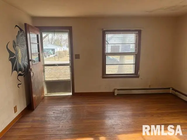 113 S Maple Street, Stonington, IL 62567 - Image #3